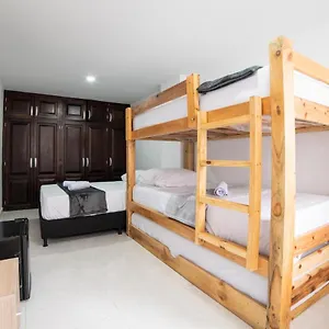 https://cmoda-habitacin-familiar-con-bao-privado-b.colombiamedellinhotels.com
