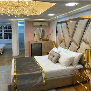 https://nuevo-y-lujoso-apartamento-por-el-lleras-apartment-medellin.colombiamedellinhotels.com